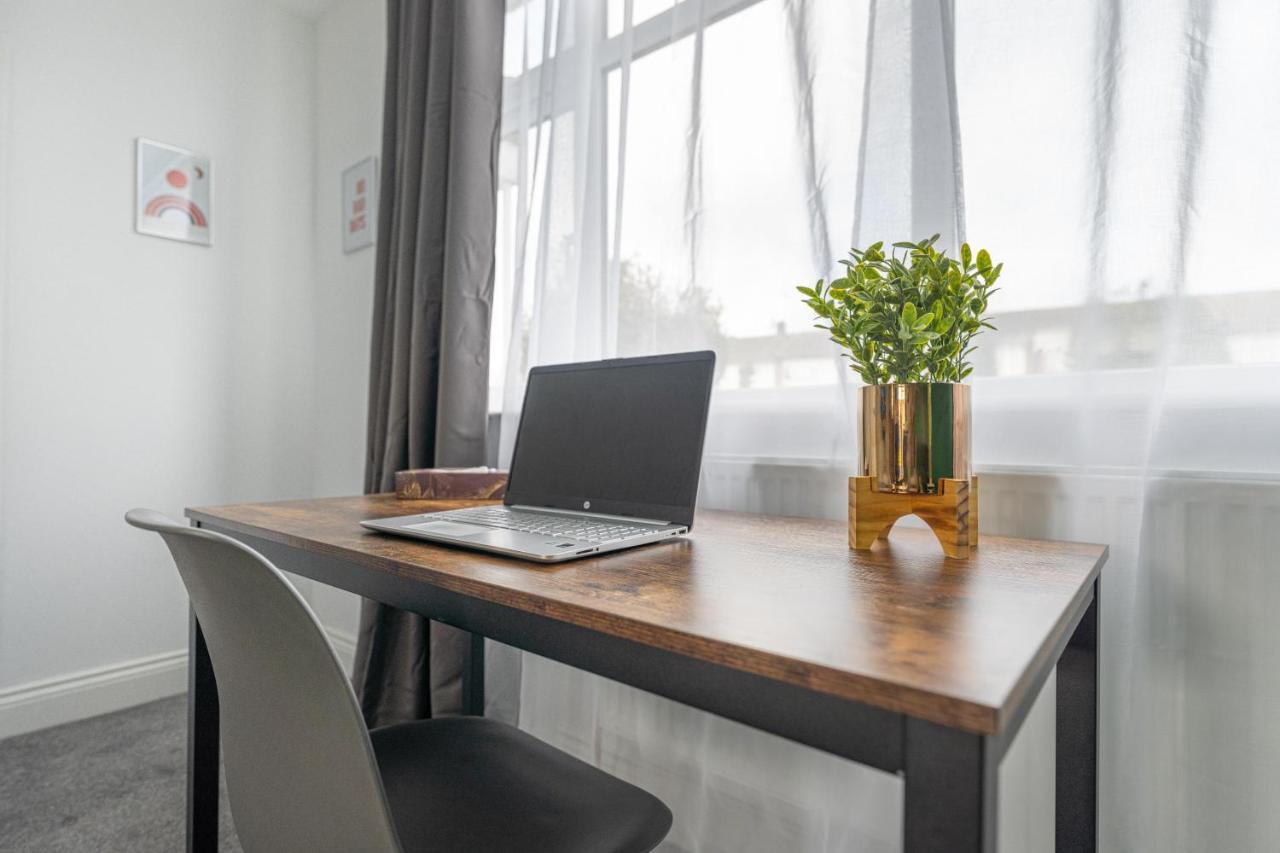 Contractor Accommodation Near Heathrow, Windsor Minutes From M4 Slough Exterior photo