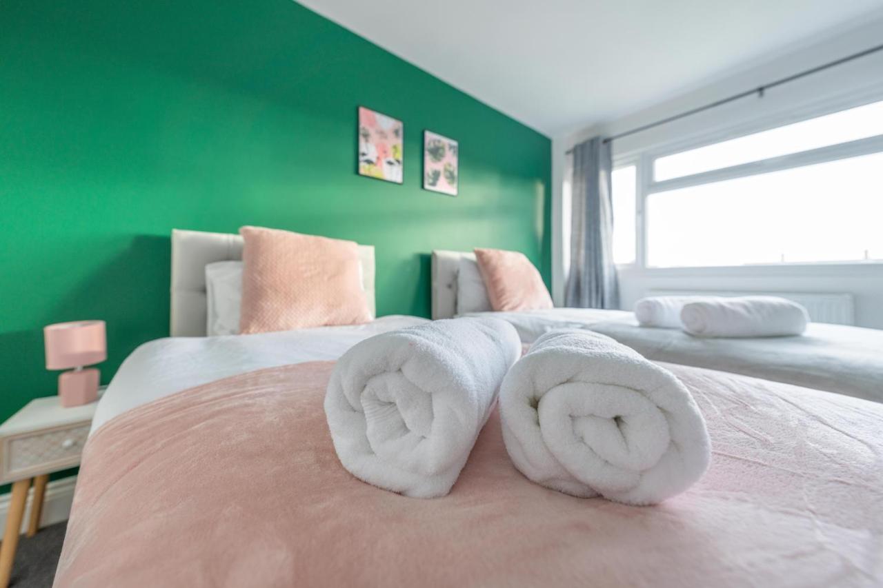 Contractor Accommodation Near Heathrow, Windsor Minutes From M4 Slough Exterior photo