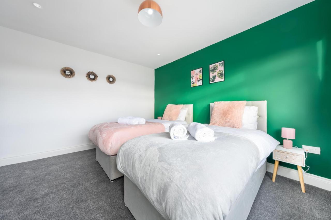 Contractor Accommodation Near Heathrow, Windsor Minutes From M4 Slough Exterior photo